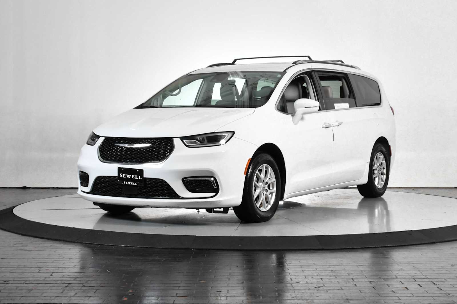 2021 Chrysler Pacifica Touring L's photo