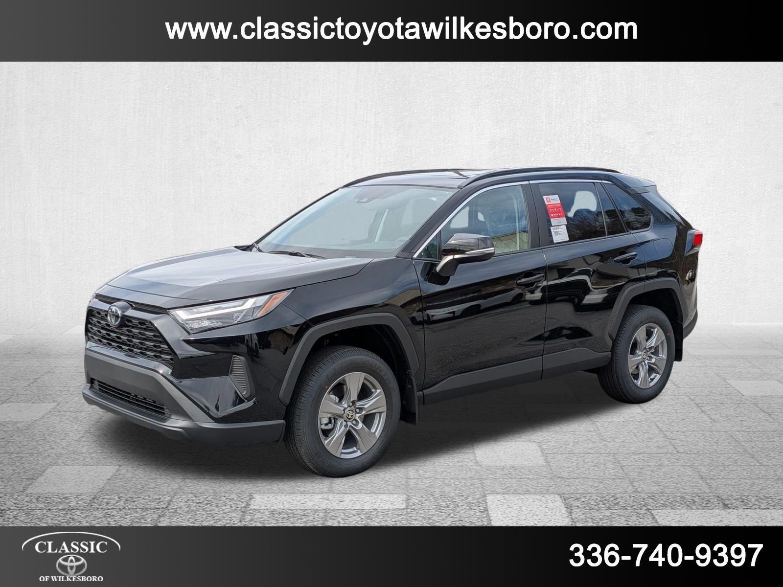 2025 Toyota RAV4 XLE's photo