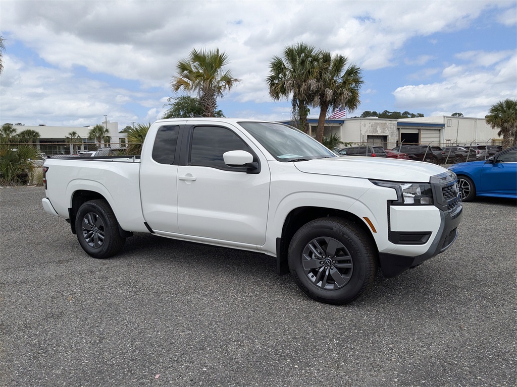 2025 Nissan Frontier SV photo 2