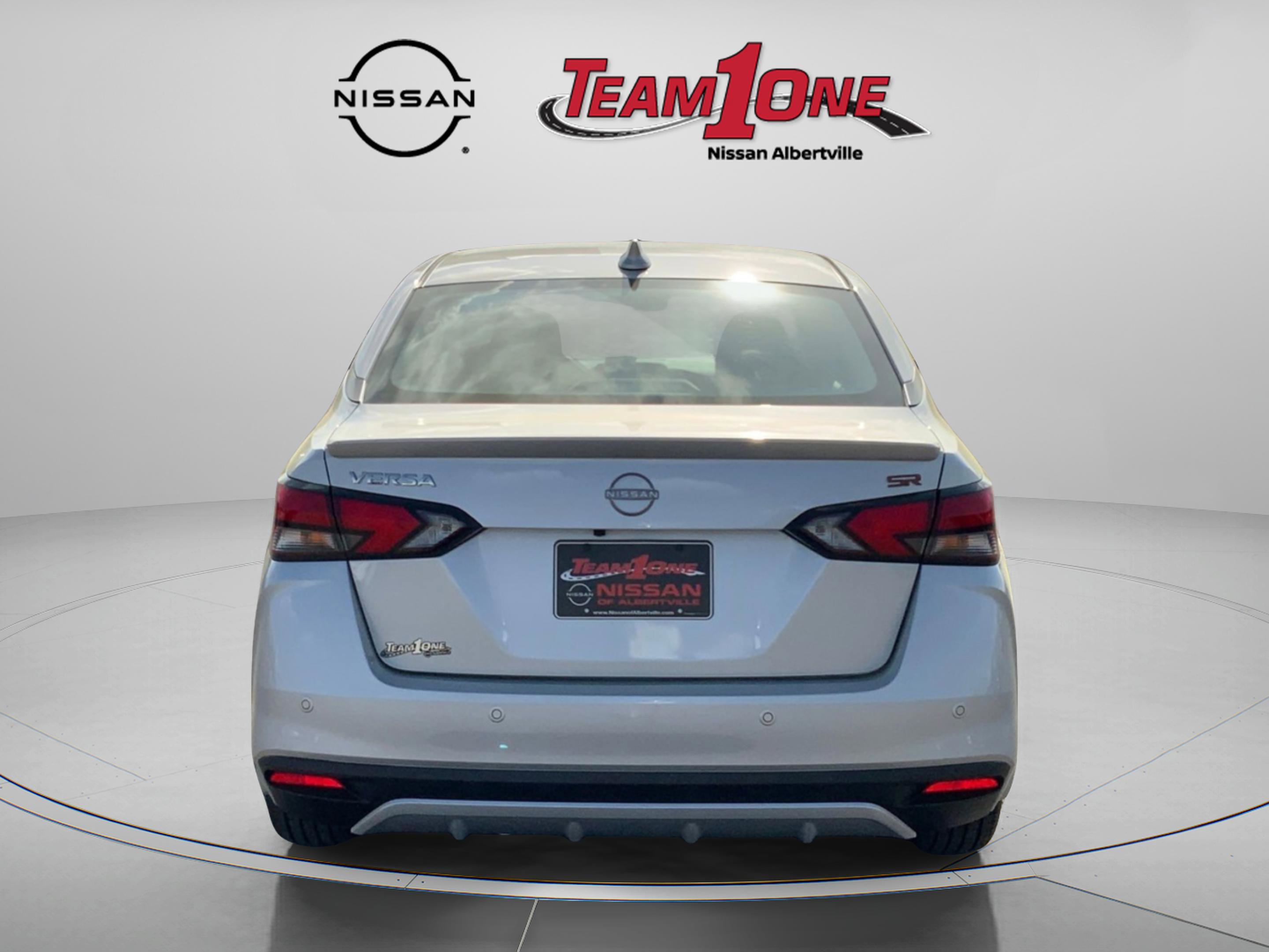 2025 Nissan Versa SR photo 4