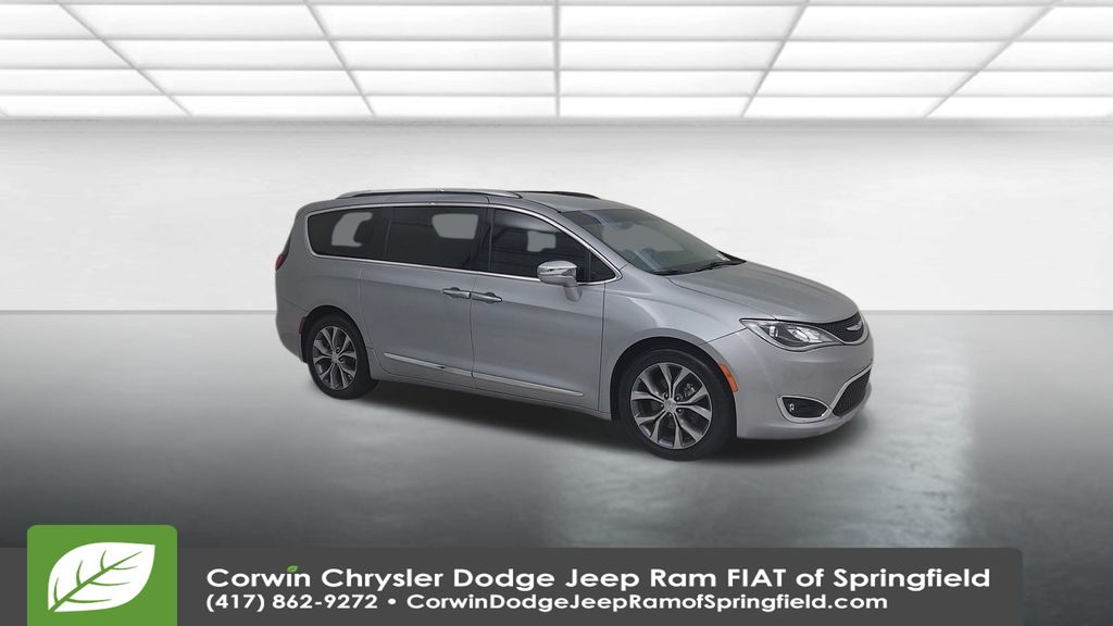 2018 Chrysler Pacifica Limited photo 2