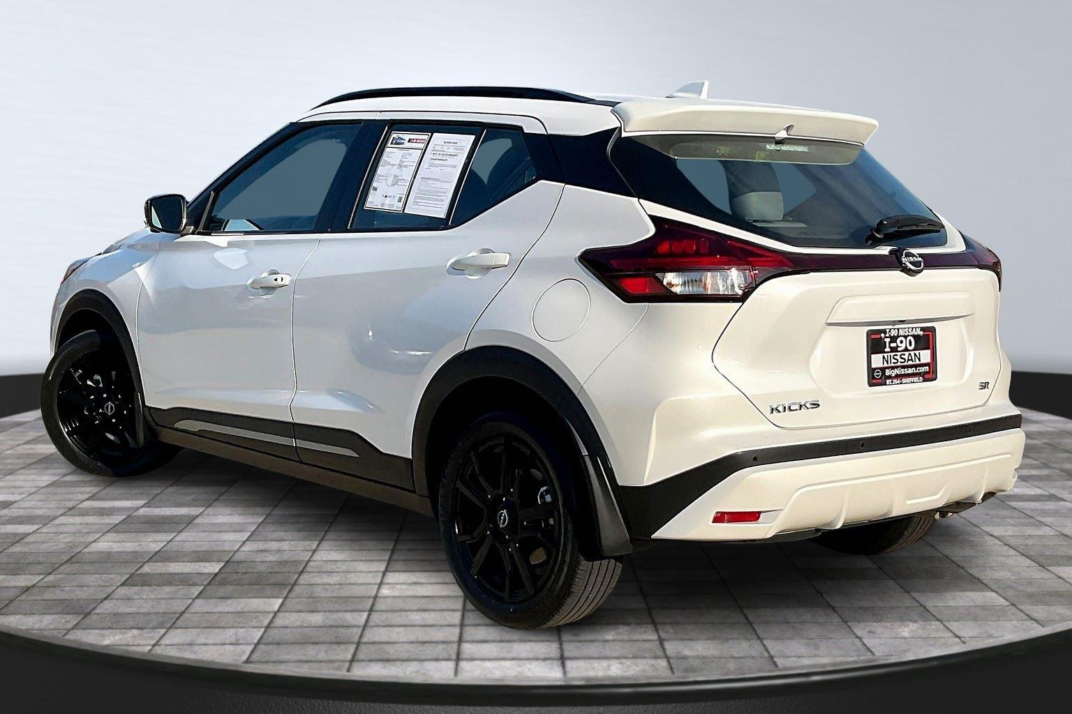 2023 Nissan Kicks SR photo 13