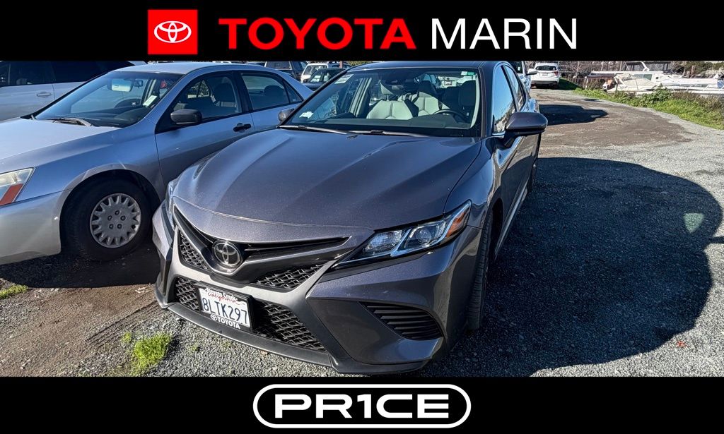 2019 Toyota Camry SE's photo