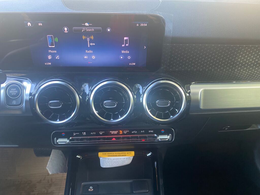 2026 Mercedes Benz GLB 250 4MATIC photo 13