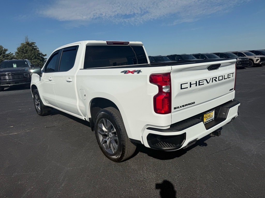 2023 Chevrolet Silverado 1500 RST photo 2