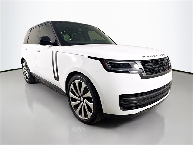 2025 Land Rover Range Rover SE photo 3