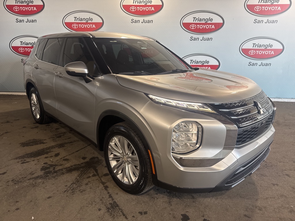 2022 Mitsubishi Outlander ES photo 3