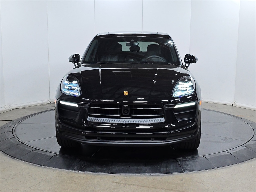 2026 Porsche Macan T photo 2