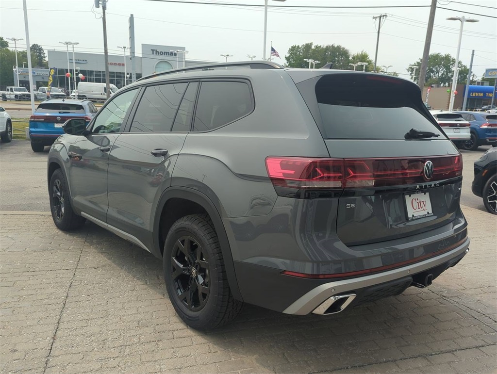 2025 Volkswagen Atlas Peak Edition SE photo 5