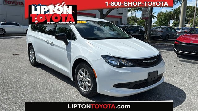 Chrysler Voyager LX's photo