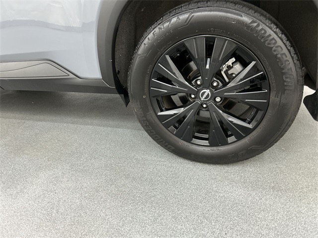 2023 Nissan Rogue SV photo 5
