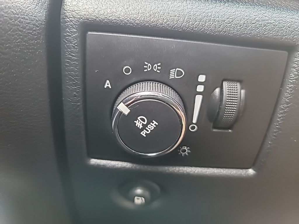 2011 Jeep Grand Cherokee Overland photo 23