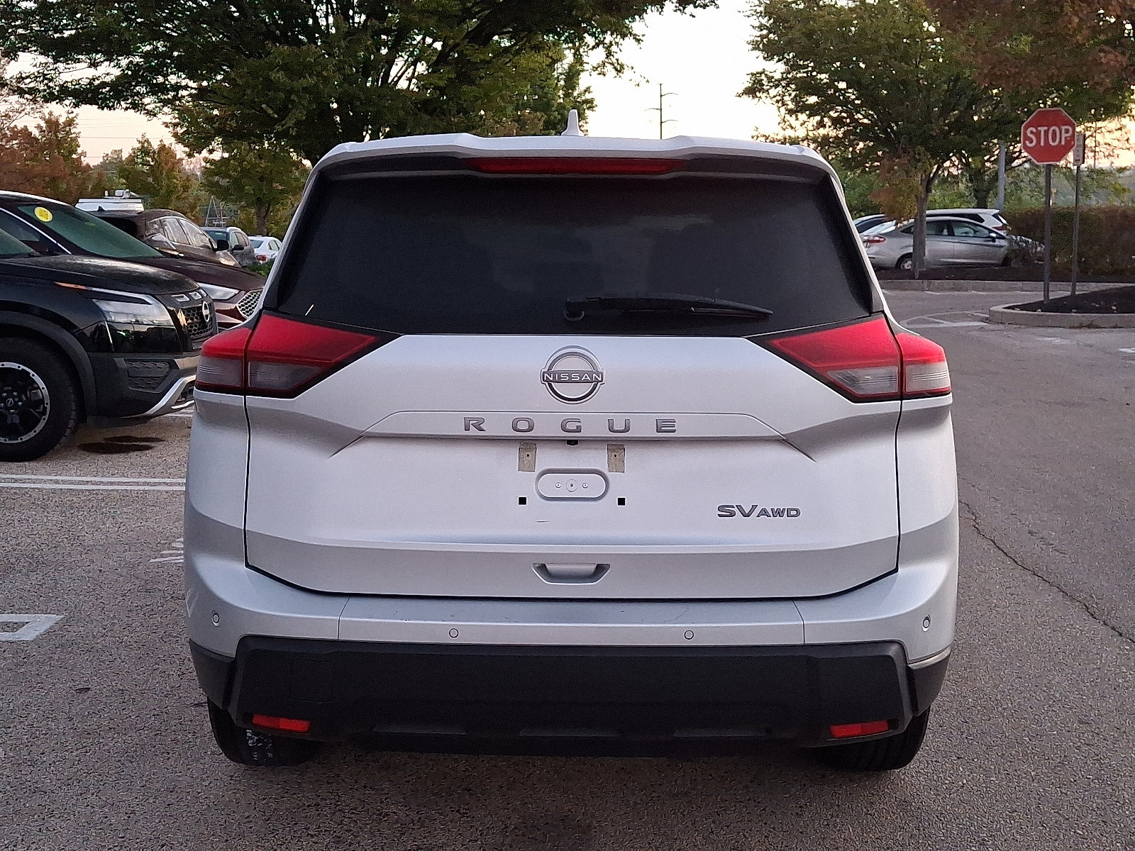 2024 Nissan Rogue SV photo 4