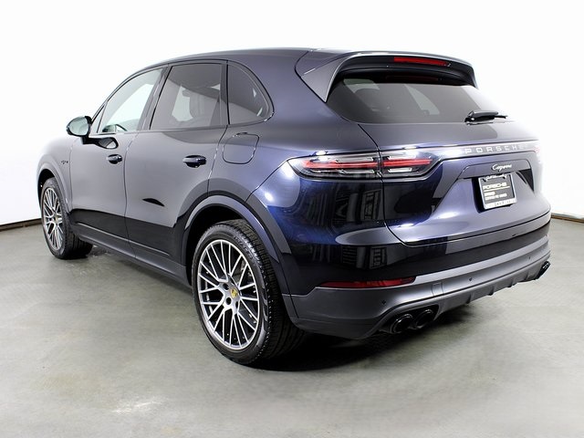 2023 Porsche Cayenne E-Hybrid Platinum Edition photo 2