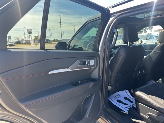 2025 Ford Explorer ST photo 24