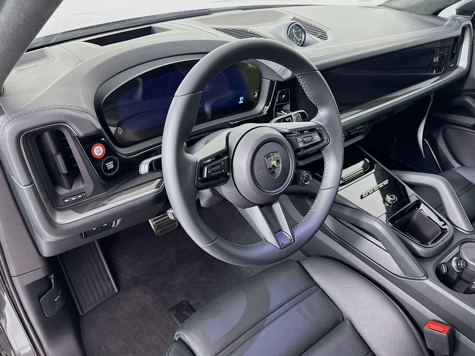 2025 Porsche Cayenne Turbo E-Hybrid photo 4