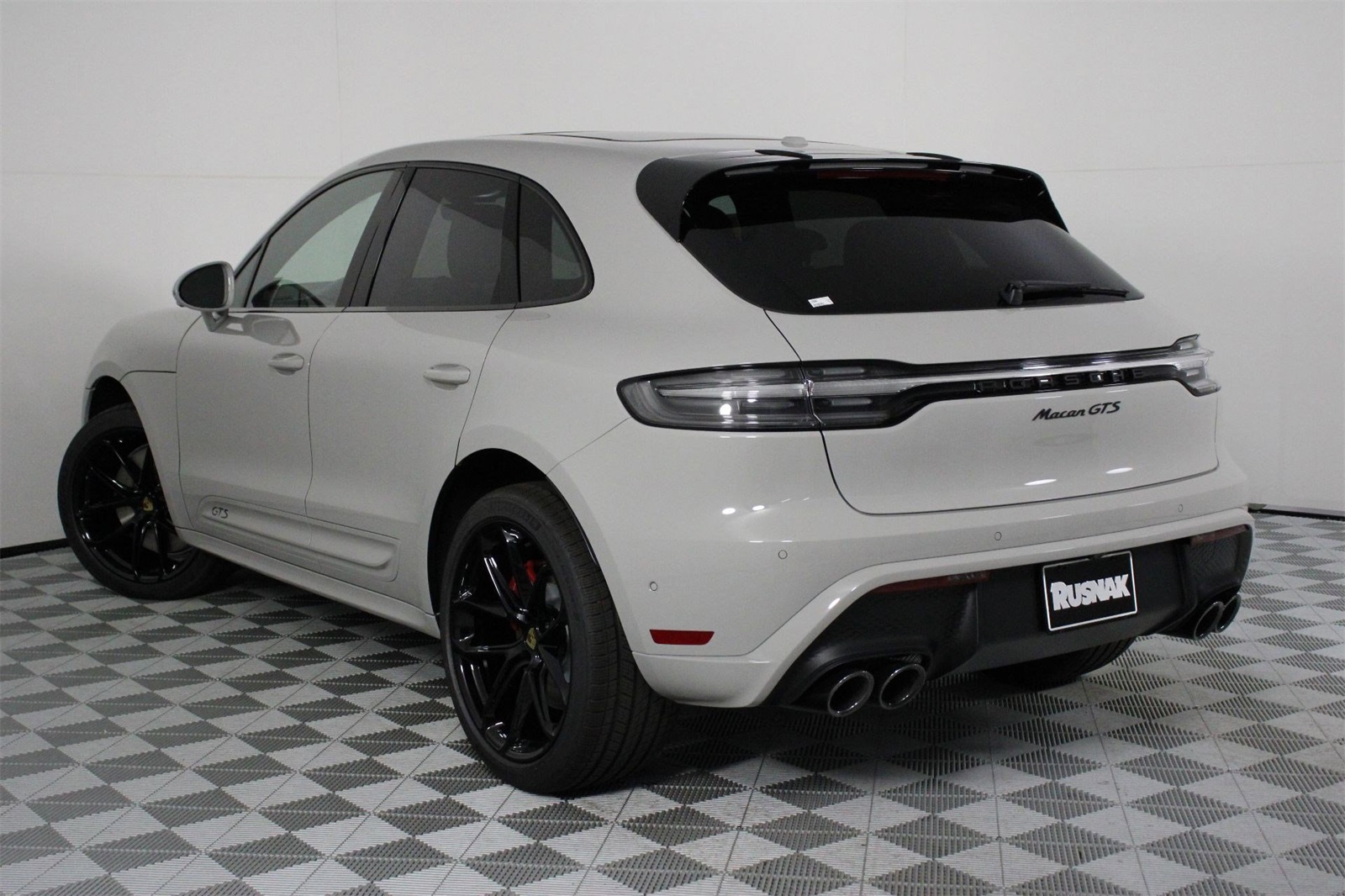 2025 Porsche Macan GTS photo 3