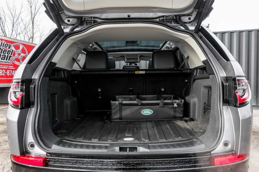 2025 Land Rover Discovery Sport S photo 9
