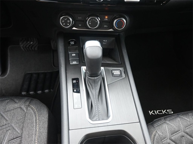 2025 Nissan Kicks SV photo 2