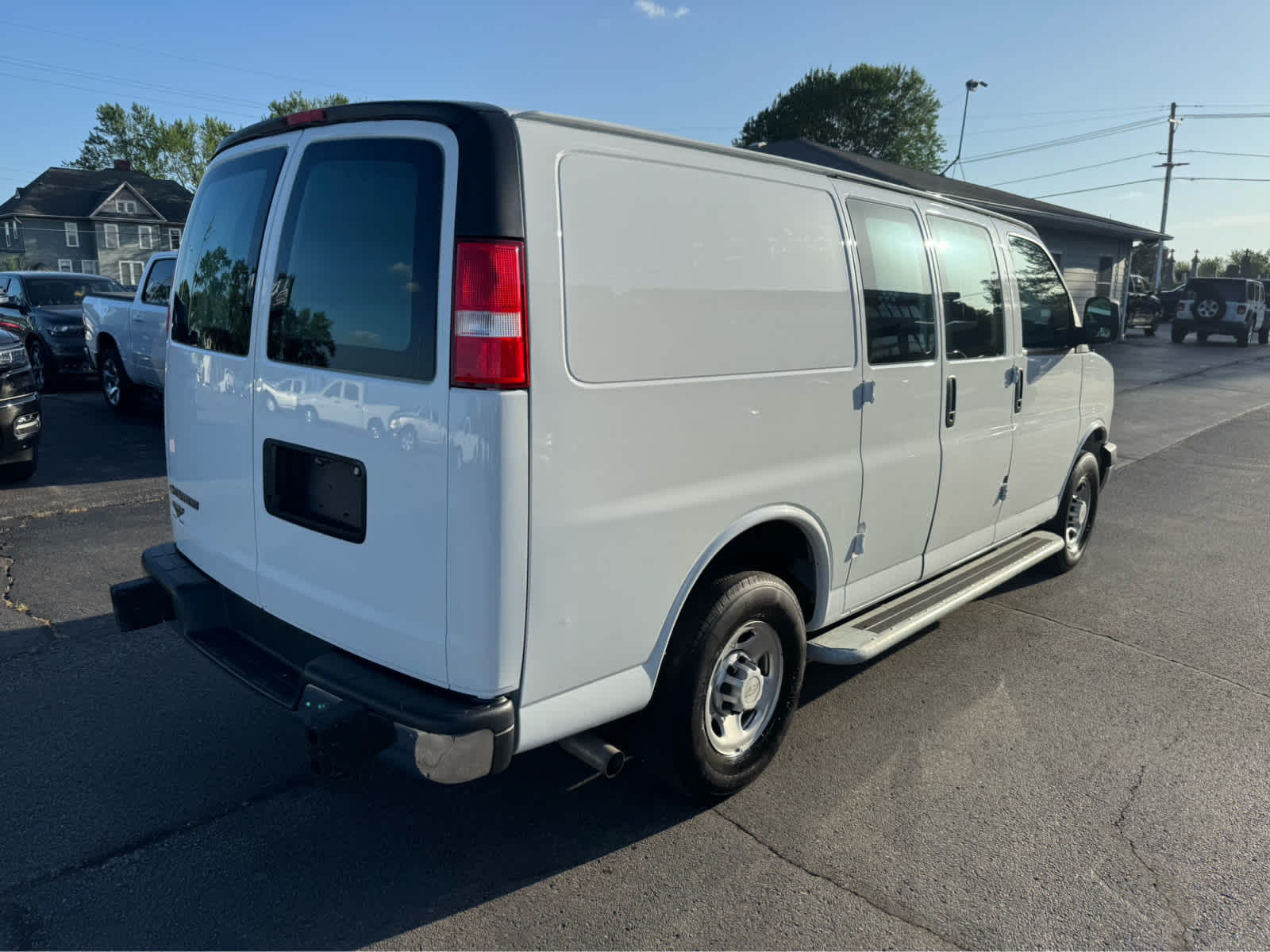 2023 Chevrolet Express 2500 Cargo photo 3