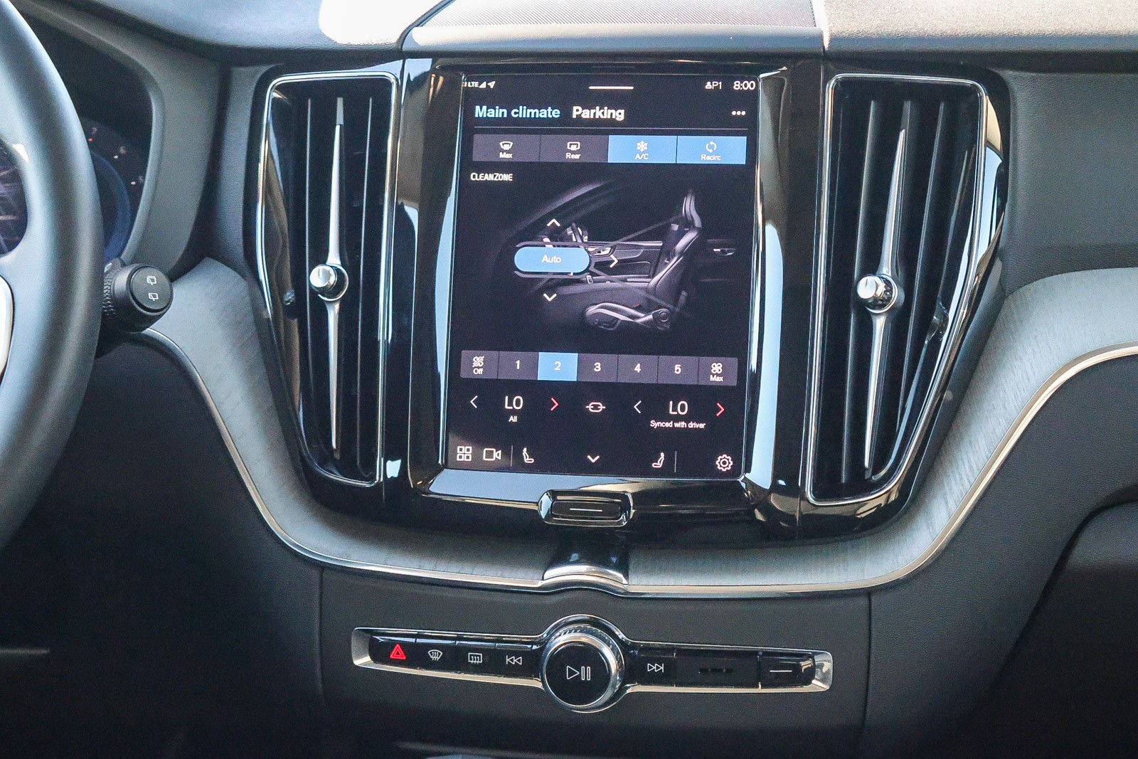 2025 Volvo XC60 B5 Plus photo 14