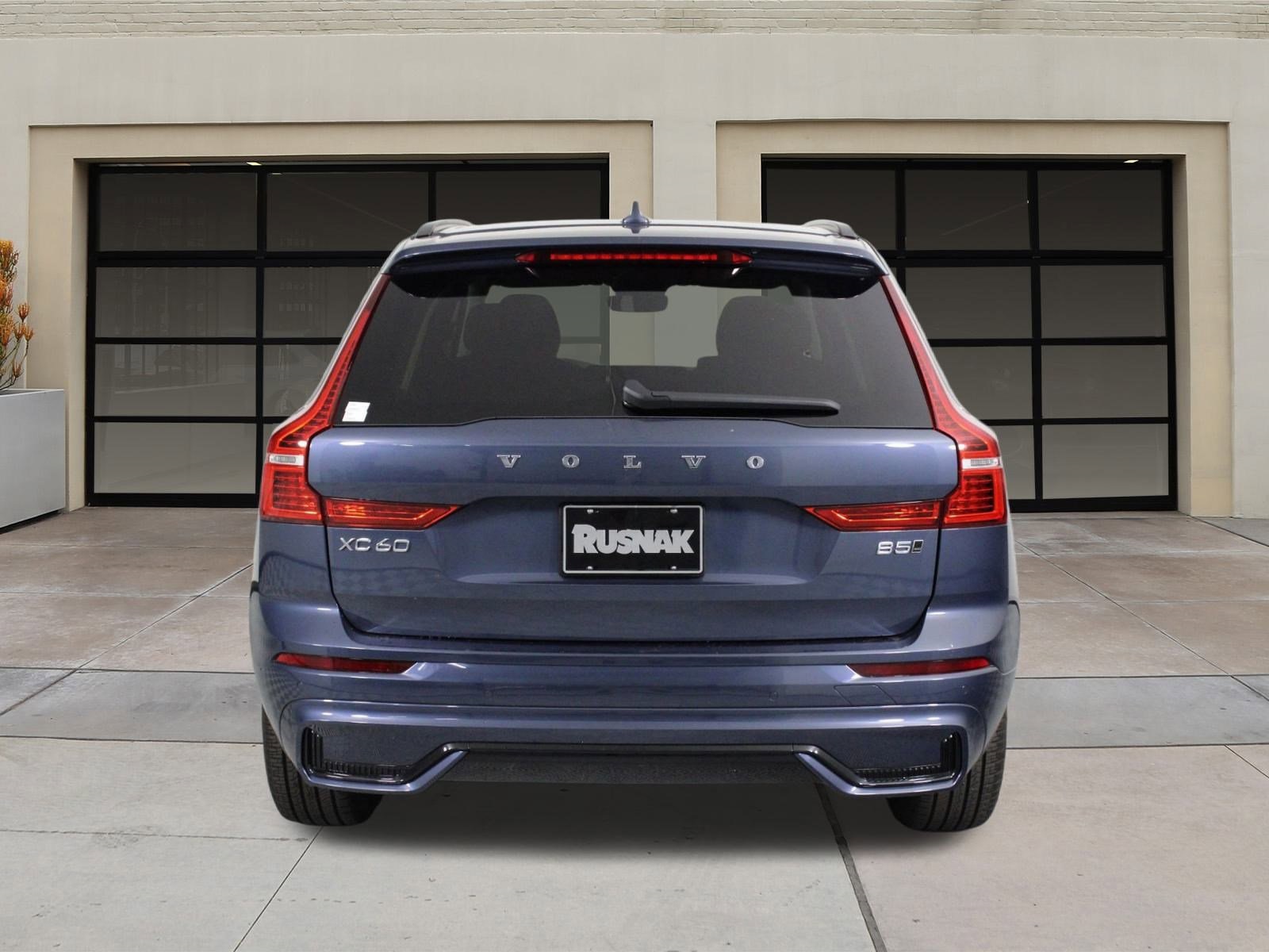2025 Volvo XC60 B5 Core photo 4