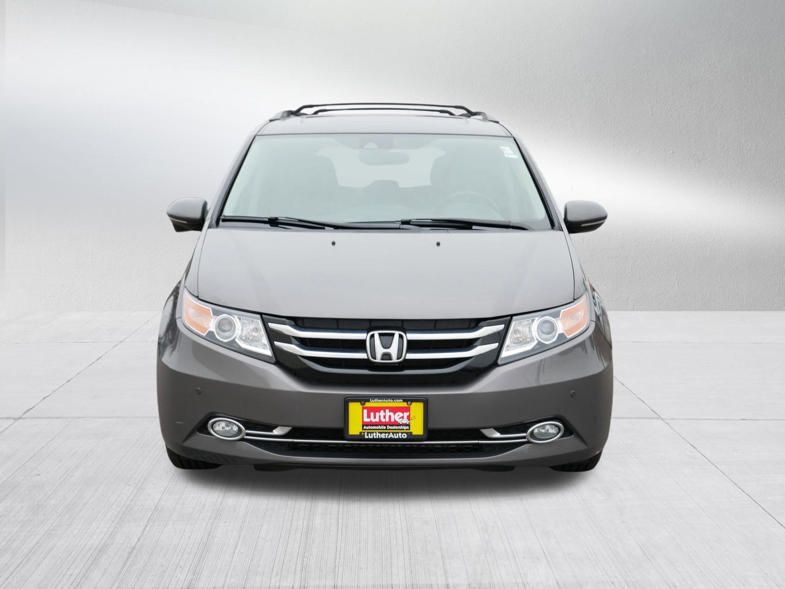 2016 Honda Odyssey Touring photo 2