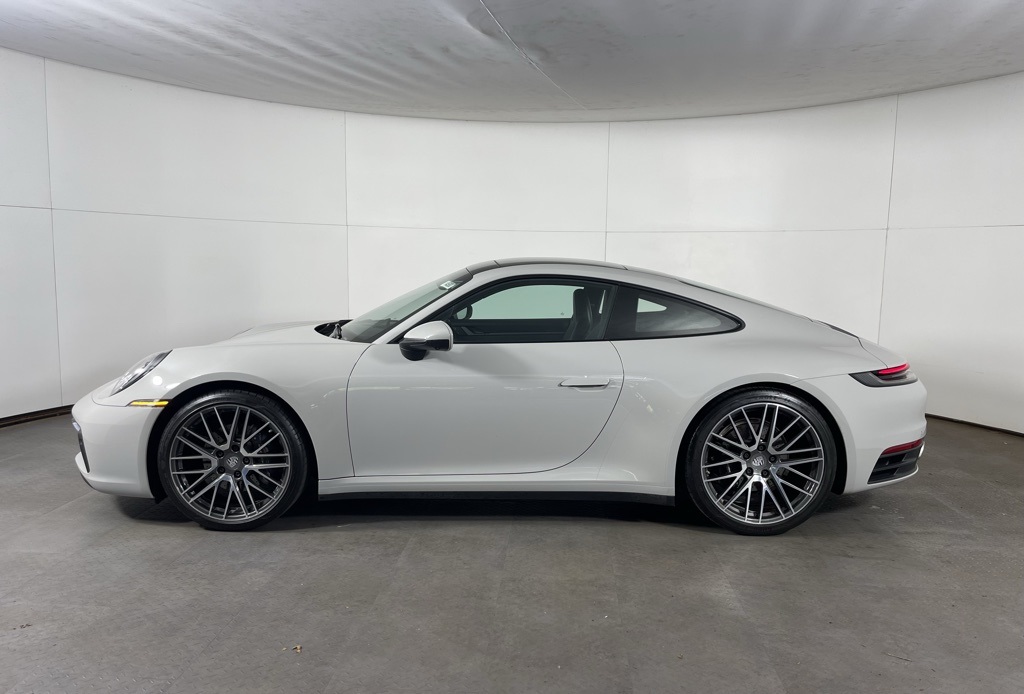 2022 Porsche 911 4 photo 2