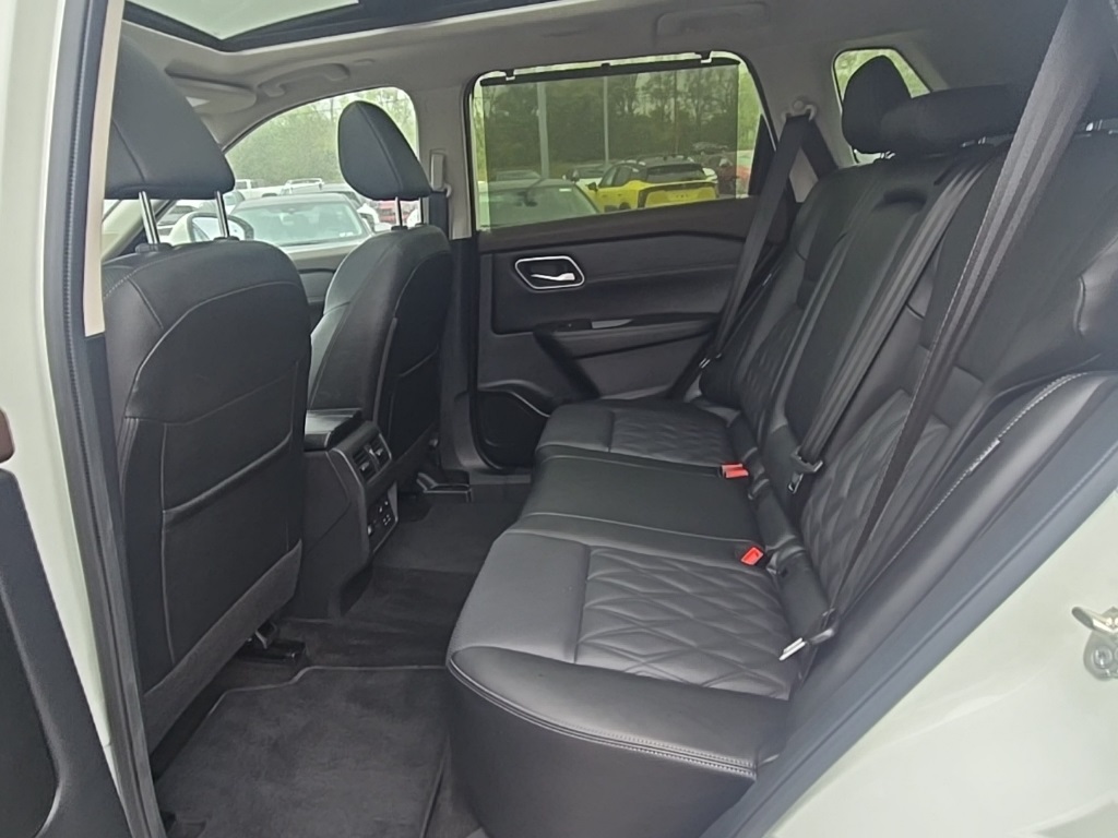 2023 Nissan Rogue Platinum photo 33
