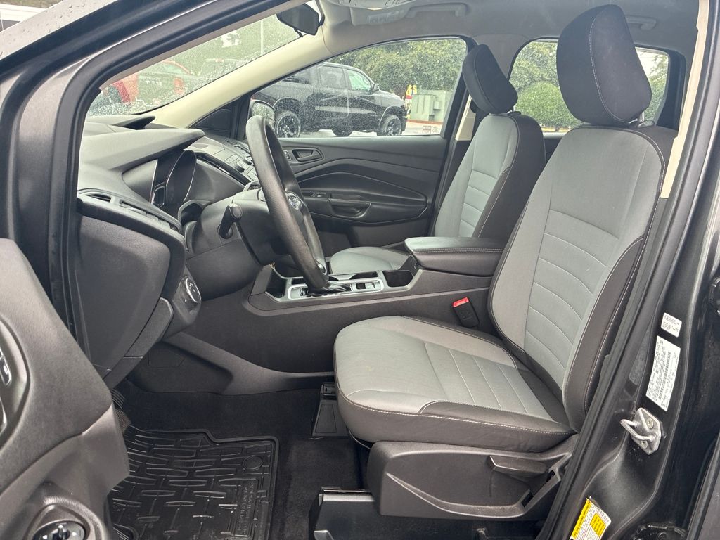 2019 Ford Escape S photo 8