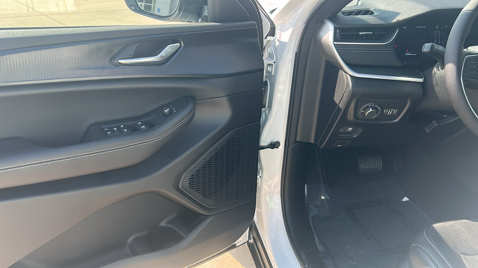 2025 Jeep Grand Cherokee Altitude X photo 12