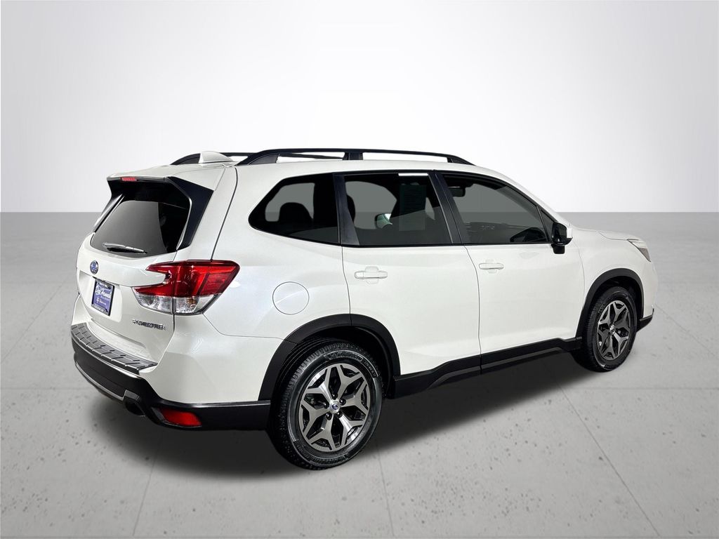 2021 Subaru Forester Premium photo 6