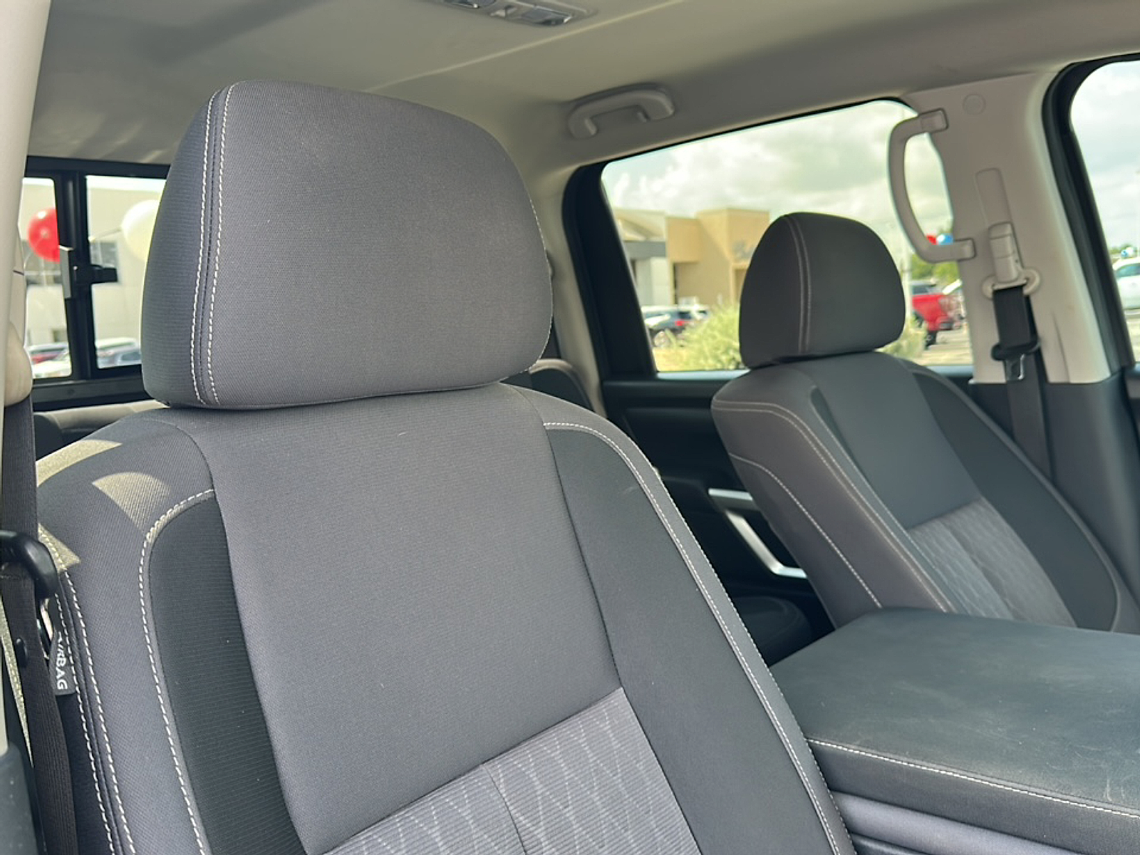 2022 Nissan Titan Crew Cab SV photo 7