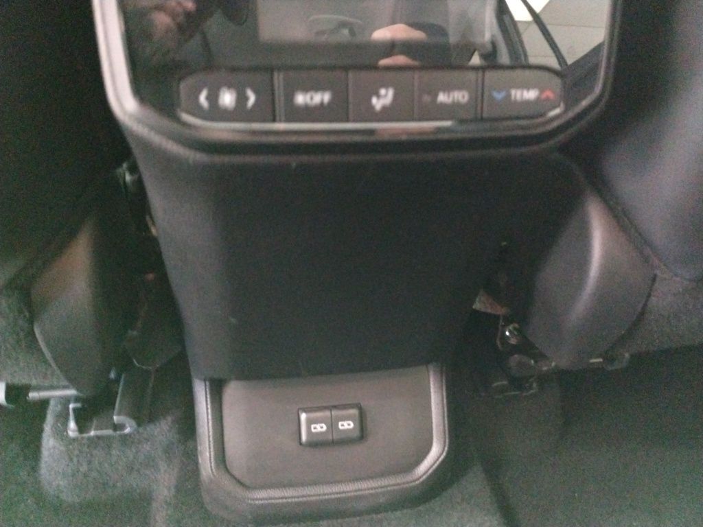 2024 Toyota Highlander XLE photo 13