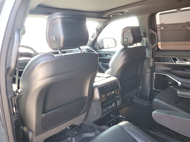 2023 Jeep Wagoneer Series III photo 14