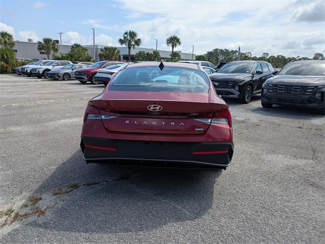 2025 Hyundai Elantra Hybrid Blue photo 4