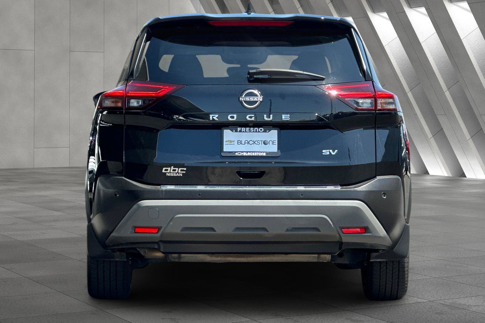 2023 Nissan Rogue SV photo 4