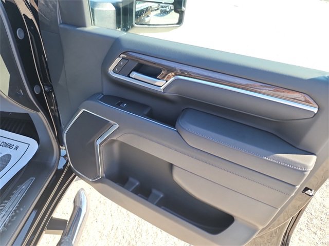 2025 Chevrolet Silverado 2500HD LT photo 11