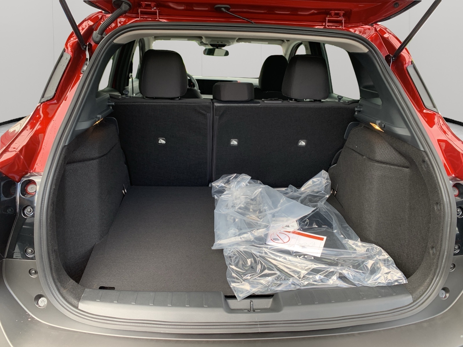 2025 Nissan Kicks SV photo 25