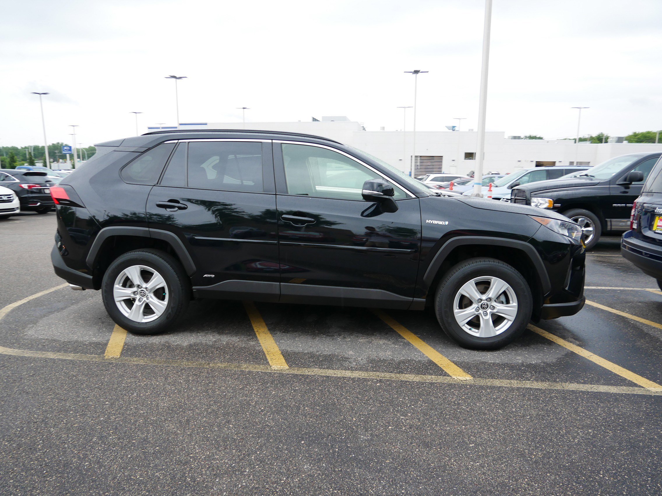 Used 2020 Toyota RAV4 LE with VIN JTMM6RFV4LD003634 for sale in Vadnais Heights, Minnesota