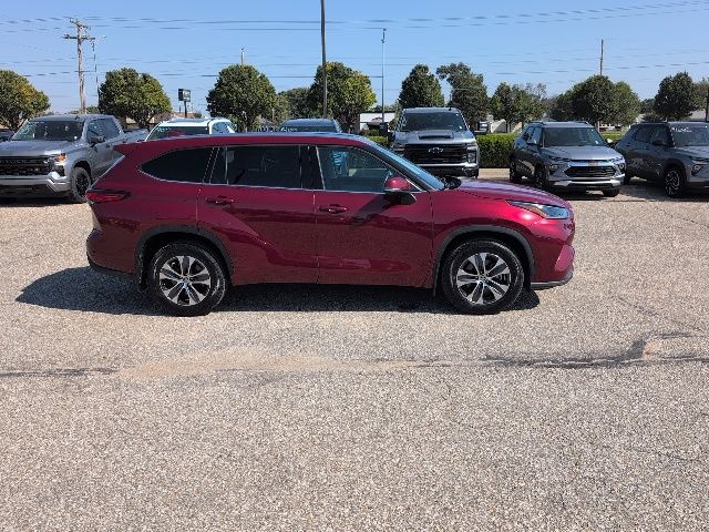 2021 Toyota Highlander XLE photo 14