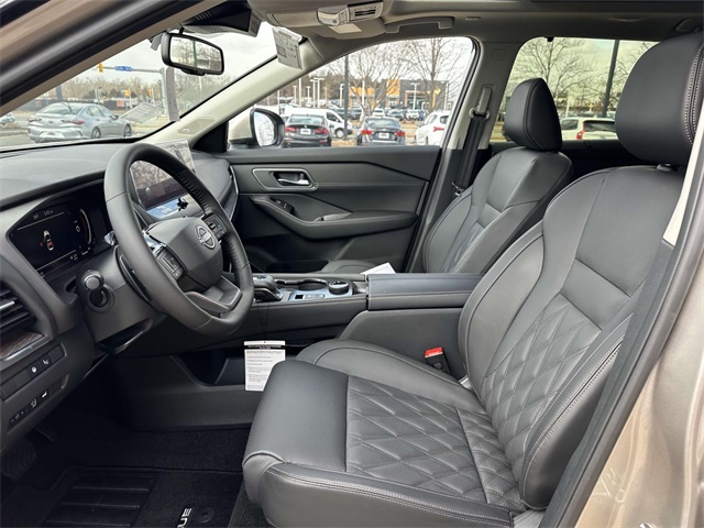 2025 Nissan Rogue Platinum photo 5
