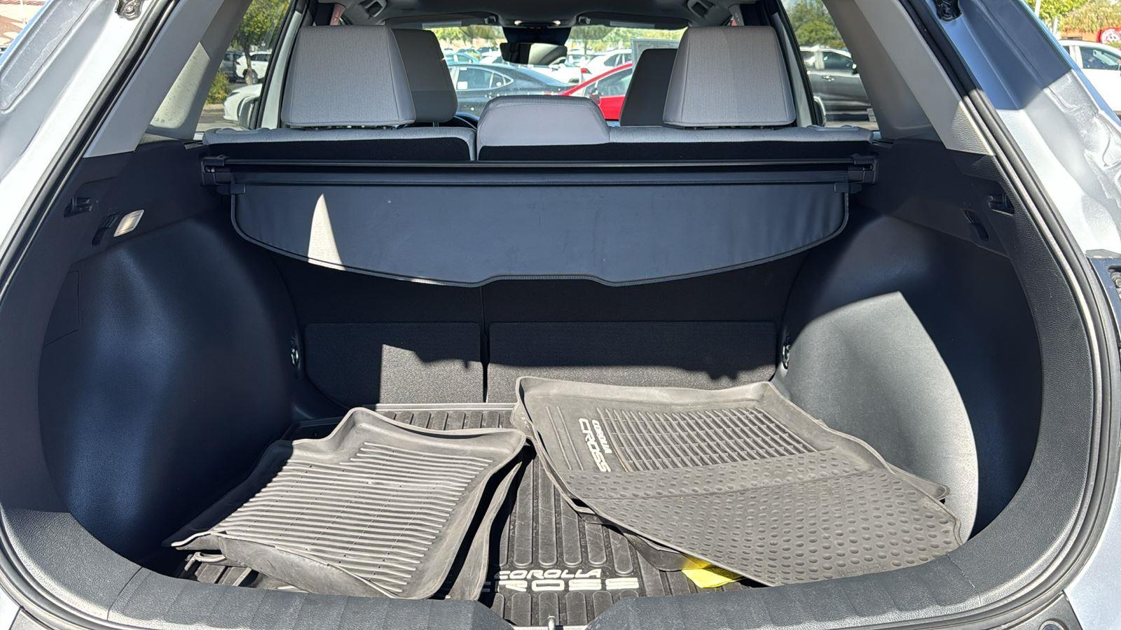 2024 Toyota Corolla Cross LE photo 27