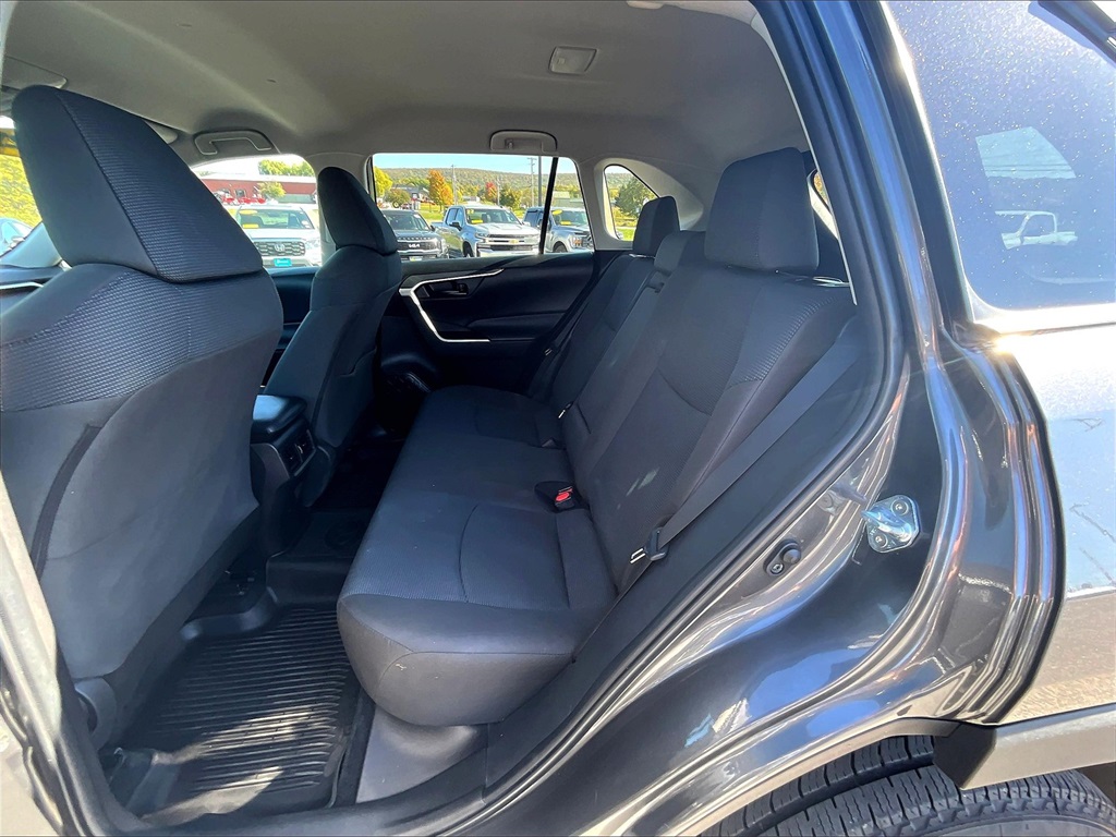2022 Toyota RAV4 LE photo 15