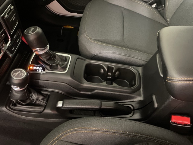 2025 Jeep Wrangler Sahara photo 30