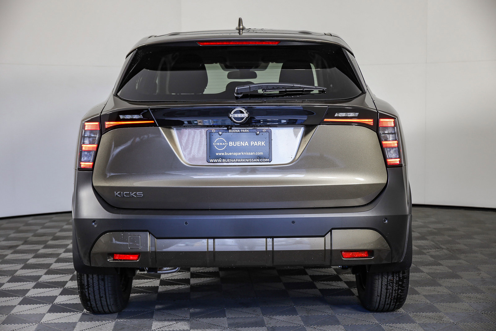 2025 Nissan Kicks SV photo 5