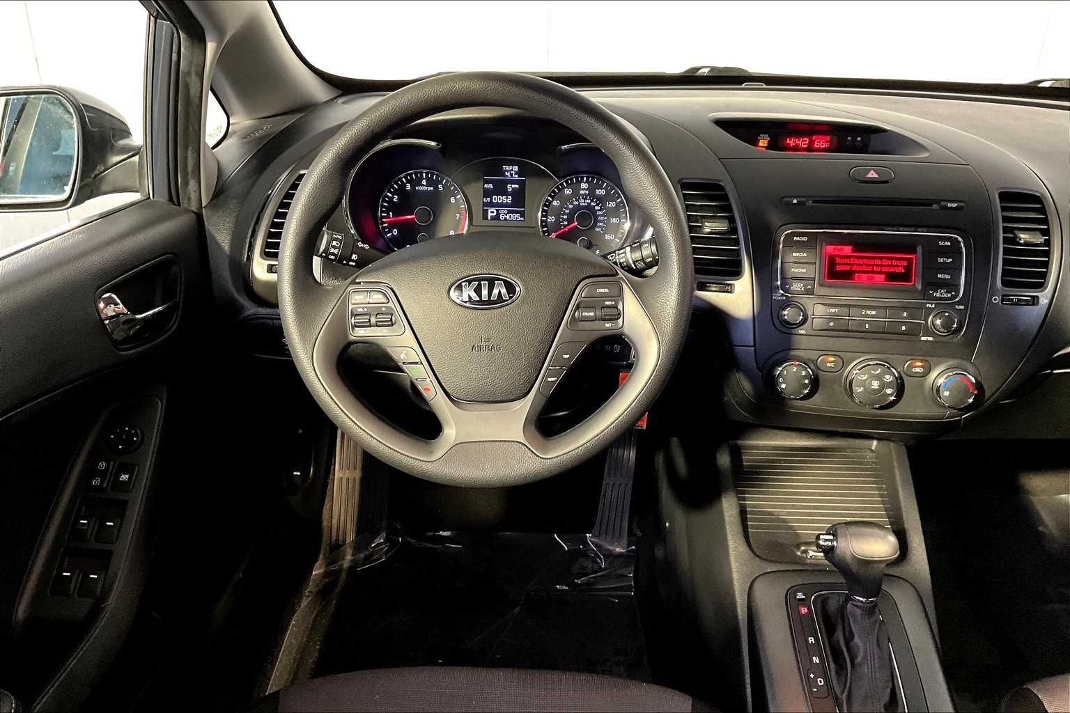 2016 Kia Forte 5-Door LX photo 5