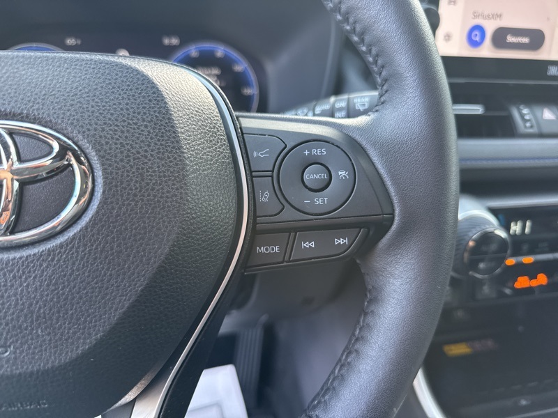 2023 Toyota RAV4 Hybrid XSE photo 23