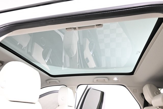 2022 Land Rover Discovery Sport SE photo 4