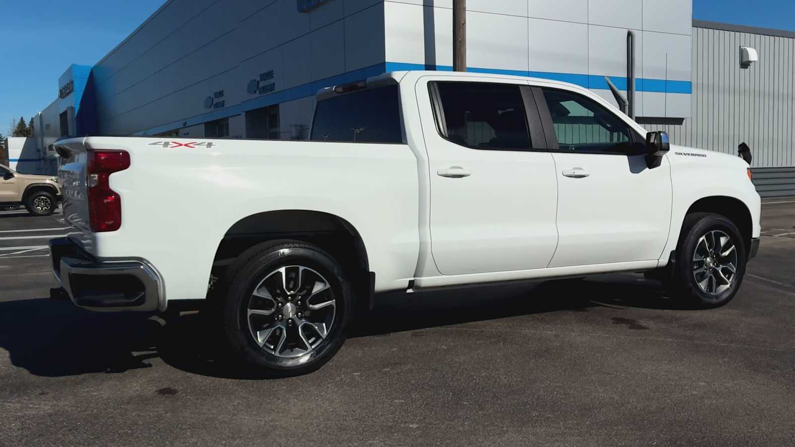 2024 Chevrolet Silverado 1500 LT photo 2